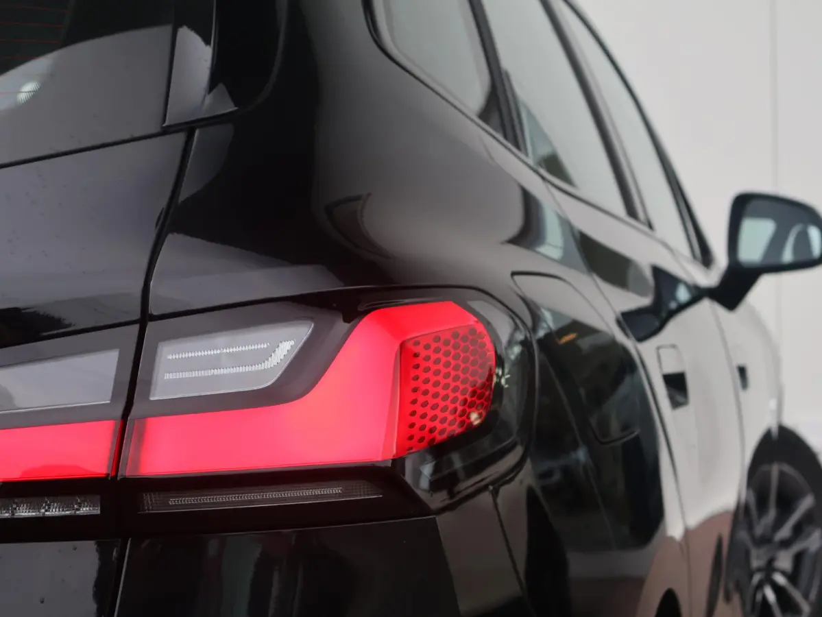 230e xDrive | SoH 97% | M-Sportpakket | Harman Kardon | Head Up Display | Driving Assistant Plus | Elektrisch Verstelbare Stoelen |