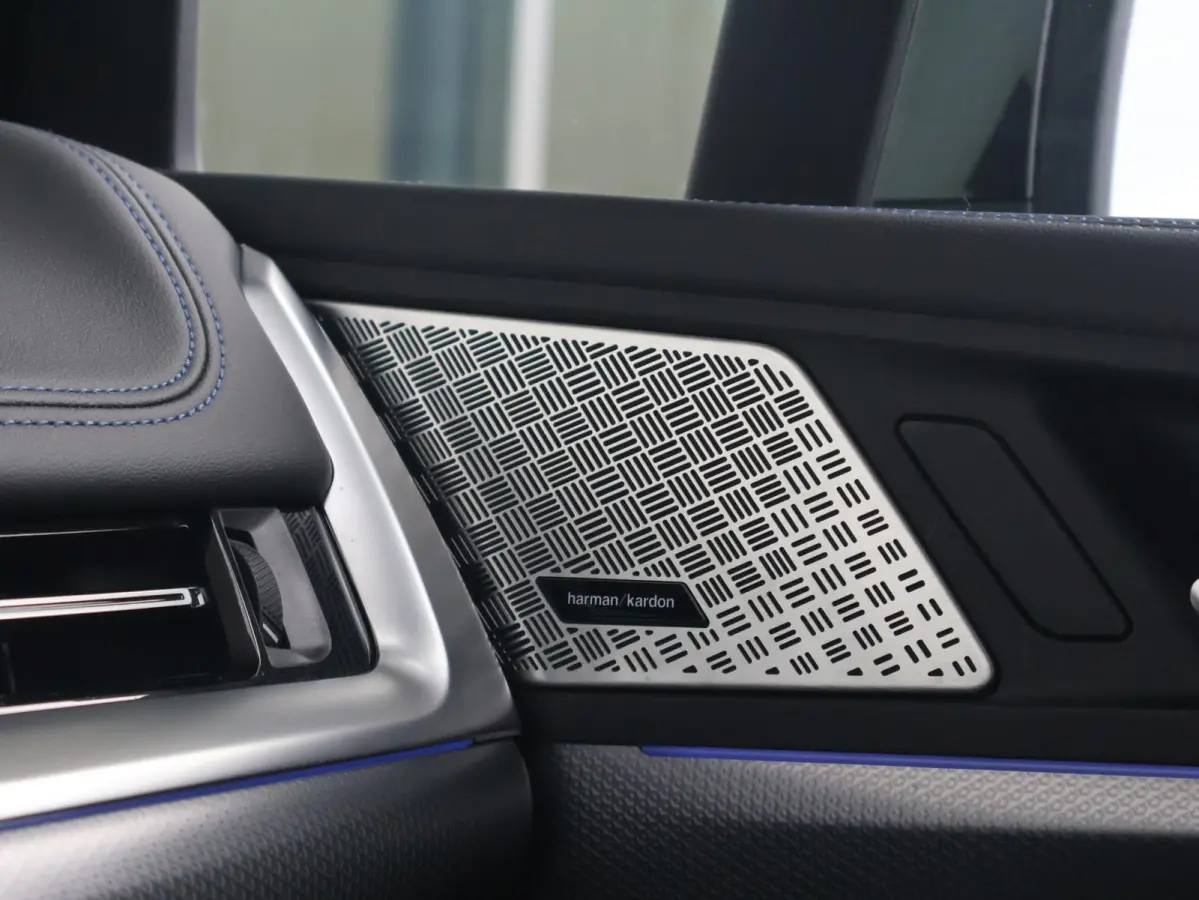 230e xDrive | SoH 97% | M-Sportpakket | Harman Kardon | Head Up Display | Driving Assistant Plus | Elektrisch Verstelbare Stoelen |