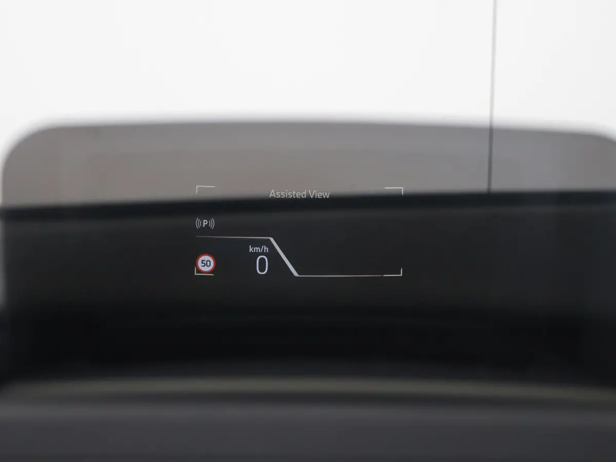 230e xDrive | SoH 97% | M-Sportpakket | Harman Kardon | Head Up Display | Driving Assistant Plus | Elektrisch Verstelbare Stoelen |