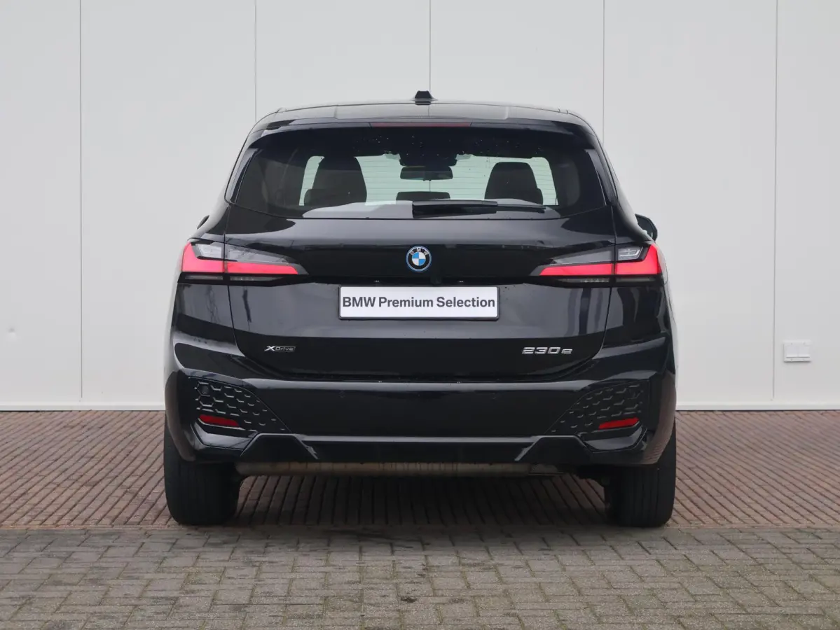230e xDrive | SoH 97% | M-Sportpakket | Harman Kardon | Head Up Display | Driving Assistant Plus | Elektrisch Verstelbare Stoelen |