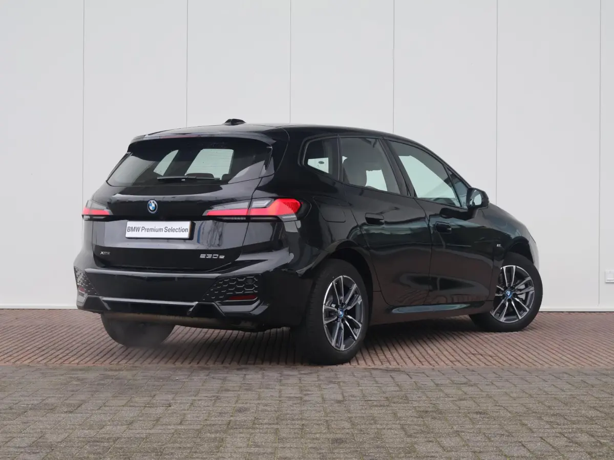 230e xDrive | SoH 97% | M-Sportpakket | Harman Kardon | Head Up Display | Driving Assistant Plus | Elektrisch Verstelbare Stoelen |