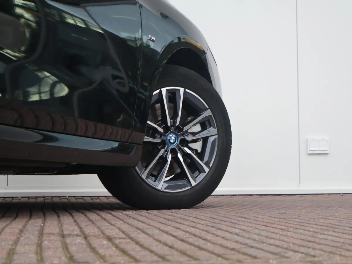 230e xDrive | SoH 97% | M-Sportpakket | Harman Kardon | Head Up Display | Driving Assistant Plus | Elektrisch Verstelbare Stoelen |