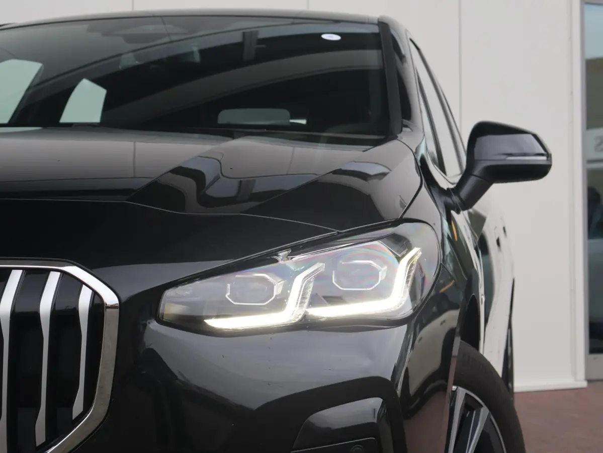 230e xDrive | SoH 97% | M-Sportpakket | Harman Kardon | Head Up Display | Driving Assistant Plus | Elektrisch Verstelbare Stoelen |