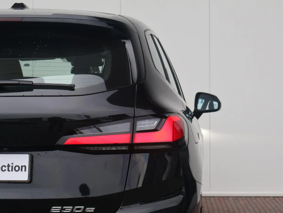 230e xDrive | SoH 97% | M-Sportpakket | Harman Kardon | Head Up Display | Driving Assistant Plus | Elektrisch Verstelbare Stoelen |