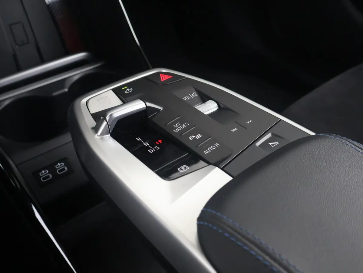 230e xDrive | SoH 97% | M-Sportpakket | Harman Kardon | Head Up Display | Driving Assistant Plus | Elektrisch Verstelbare Stoelen |