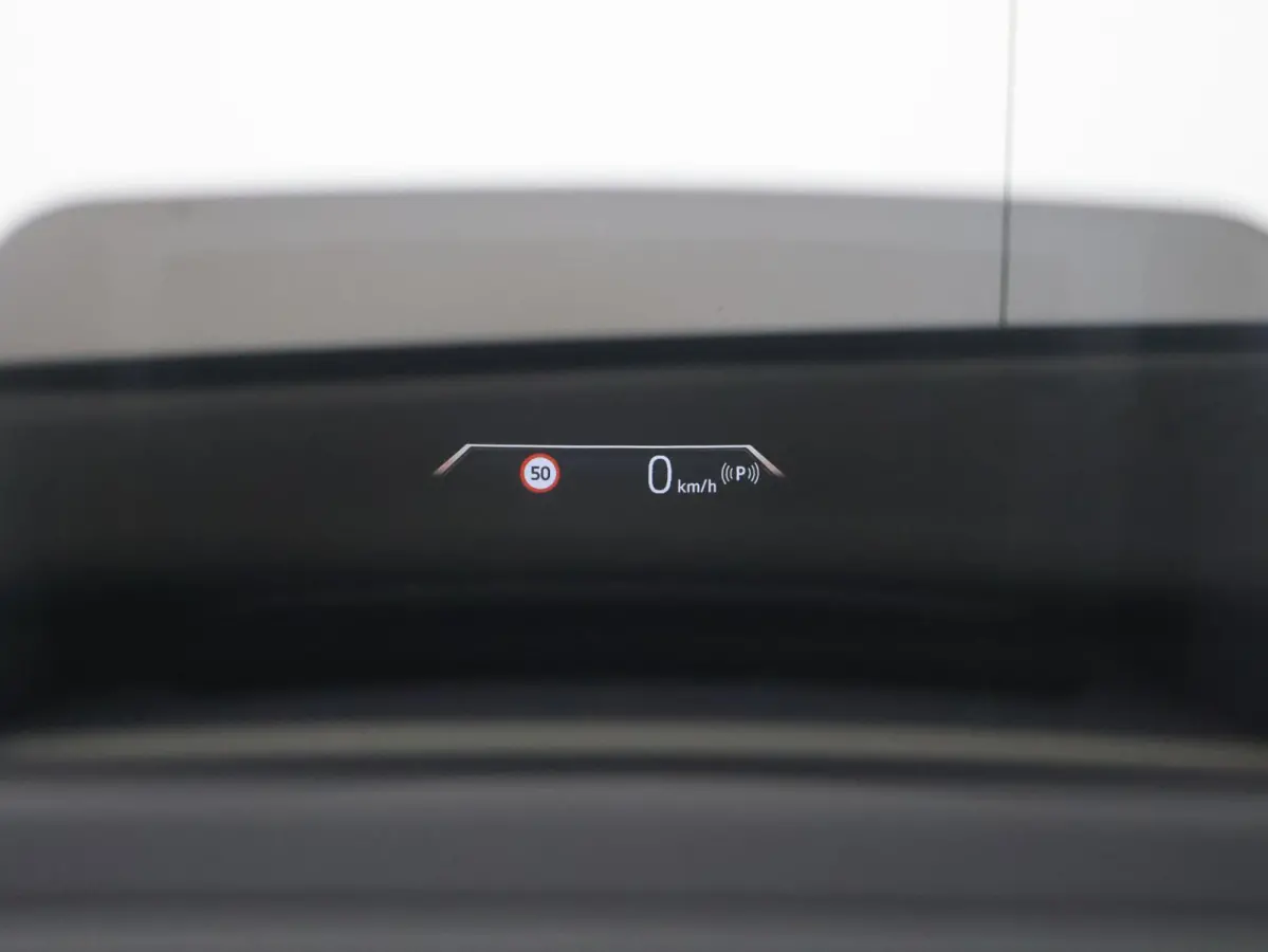 230e xDrive | SoH 97% | M-Sportpakket | Harman Kardon | Head Up Display | Driving Assistant Plus | Elektrisch Verstelbare Stoelen |