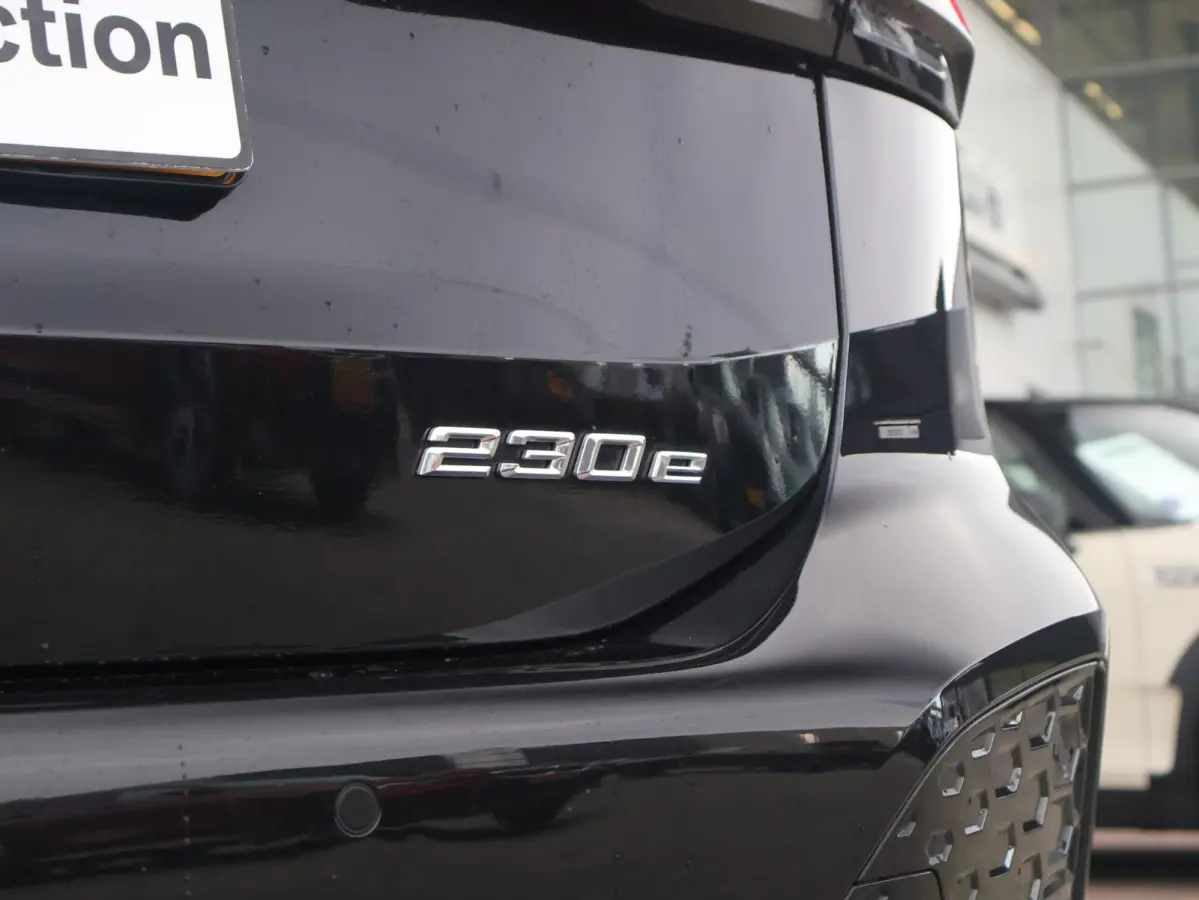 230e xDrive | SoH 97% | M-Sportpakket | Harman Kardon | Head Up Display | Driving Assistant Plus | Elektrisch Verstelbare Stoelen |