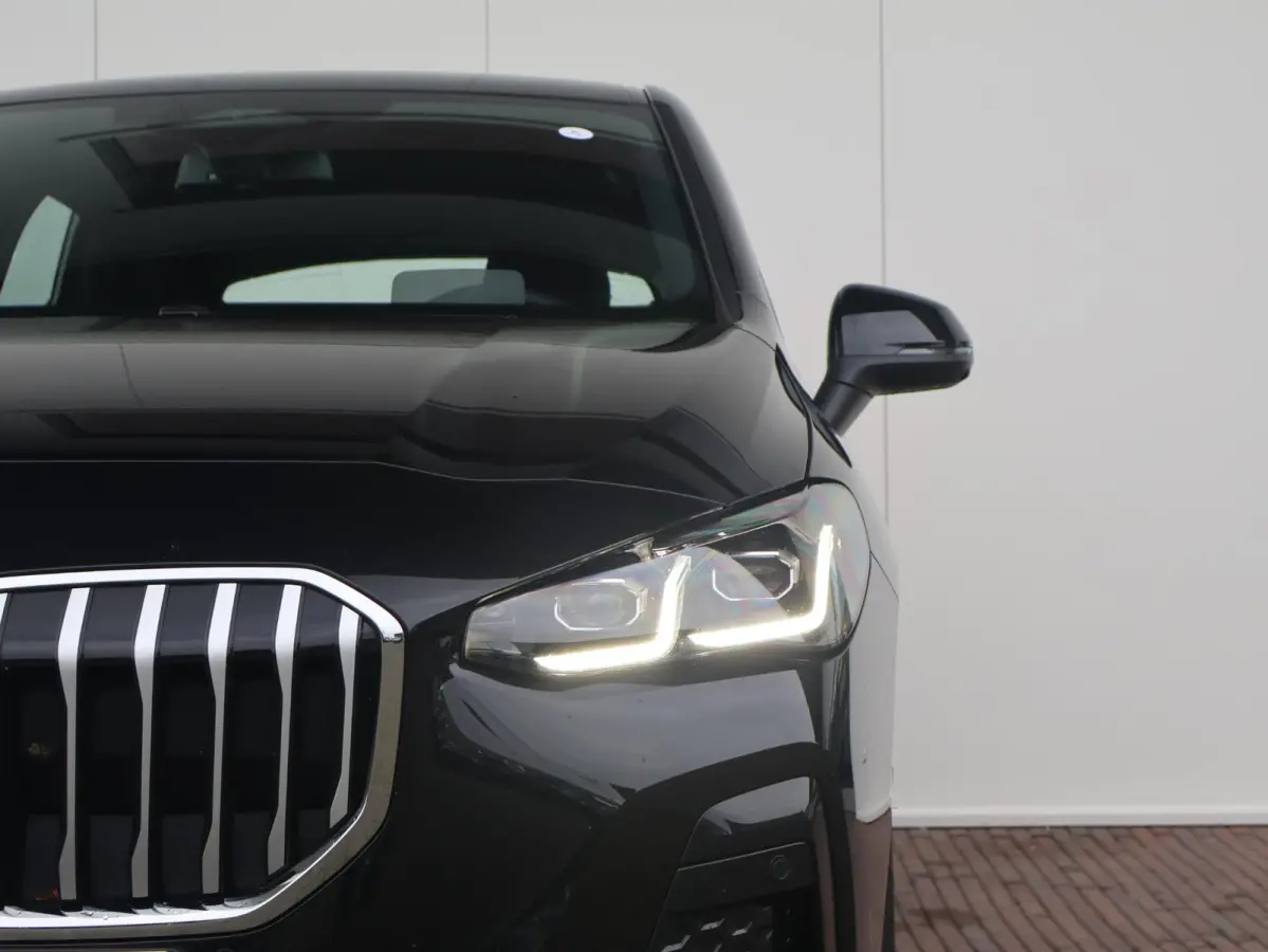 230e xDrive | SoH 97% | M-Sportpakket | Harman Kardon | Head Up Display | Driving Assistant Plus | Elektrisch Verstelbare Stoelen |