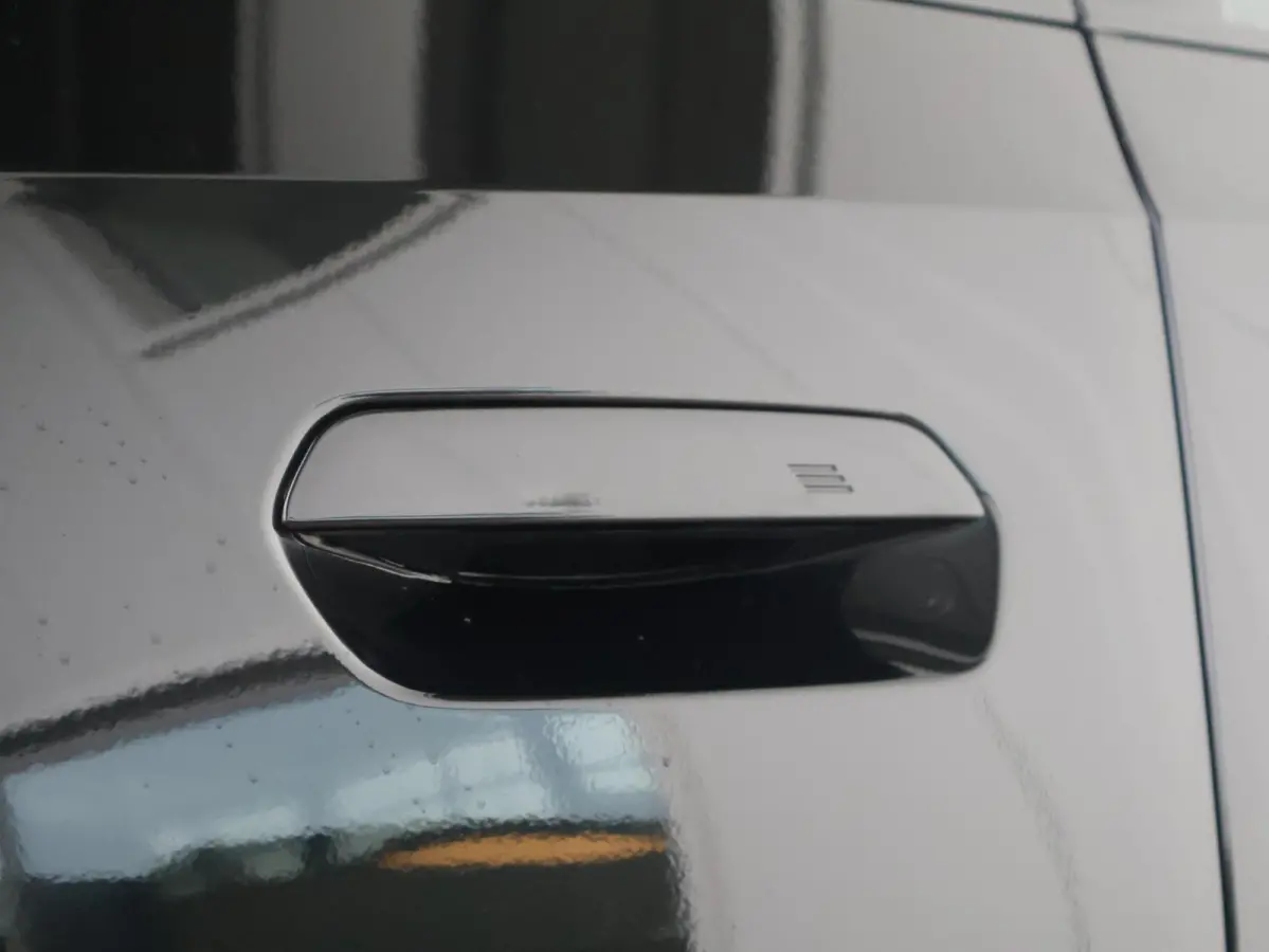230e xDrive | SoH 97% | M-Sportpakket | Harman Kardon | Head Up Display | Driving Assistant Plus | Elektrisch Verstelbare Stoelen |