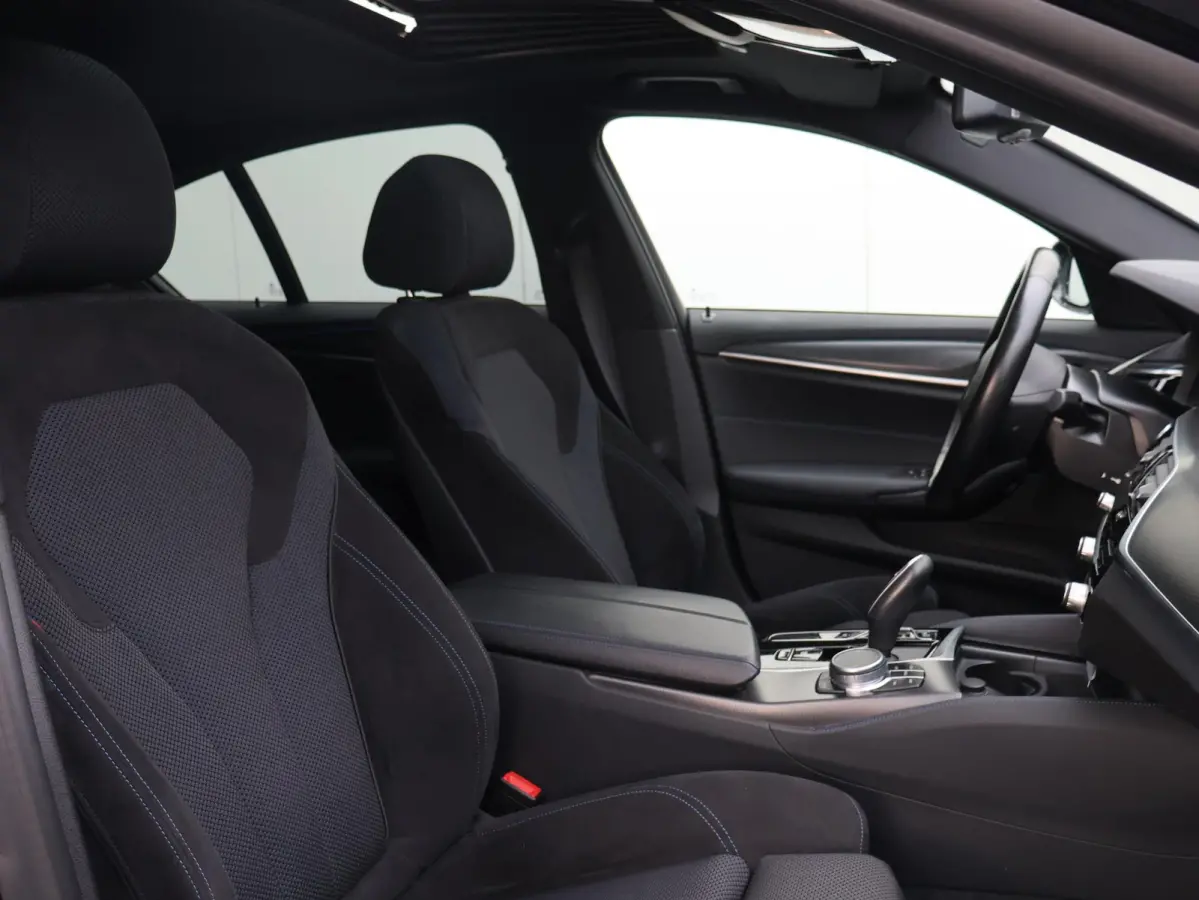 545e xDrive Business Edition Plus | 95% | M Sportpakket | Stuurwielrand verwarmd | Achteruitrijcamera | Active Cruise Control | Head-Up | HiFi | Panoramadak |