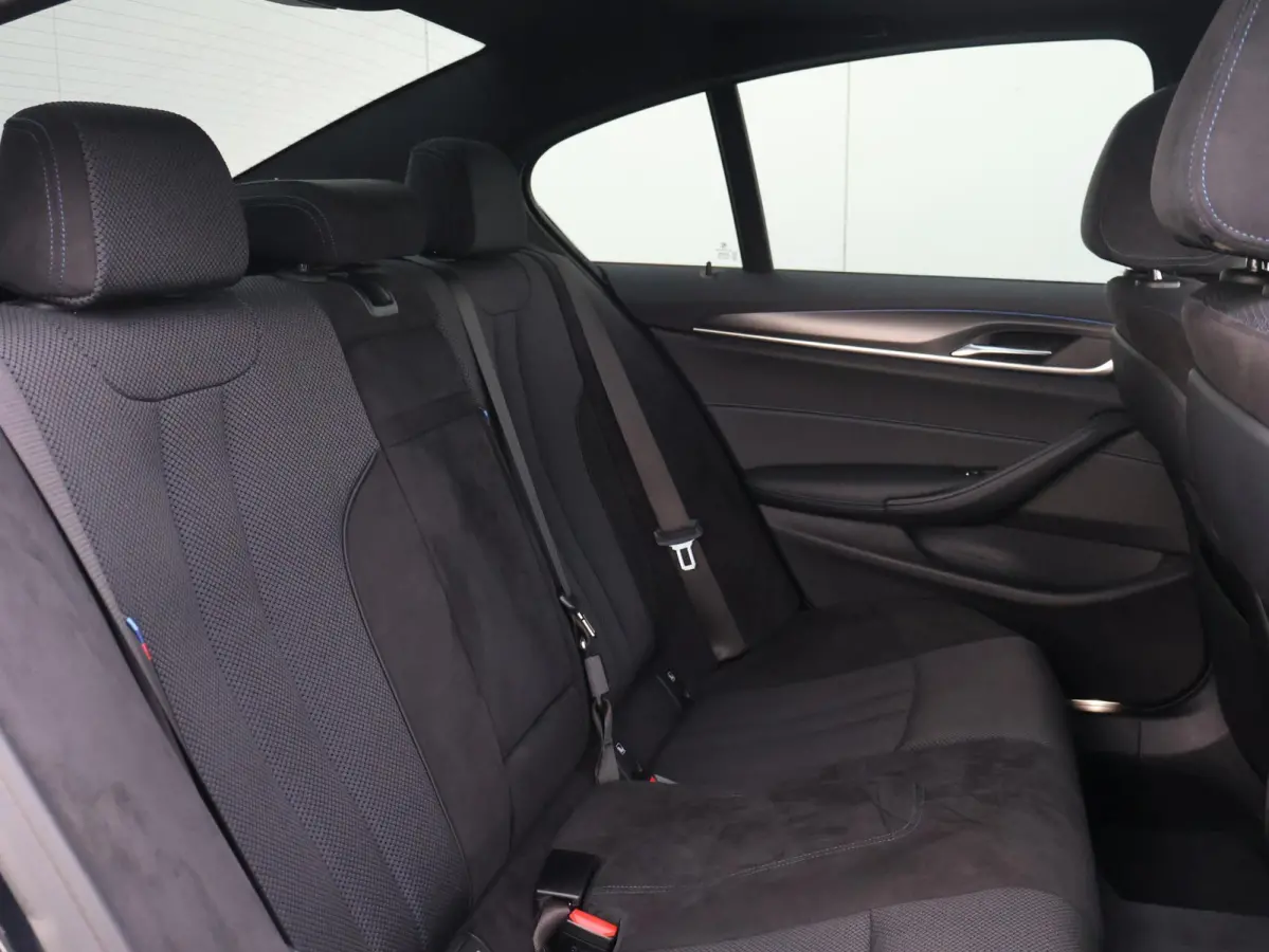 545e xDrive Business Edition Plus | 95% | M Sportpakket | Stuurwielrand verwarmd | Achteruitrijcamera | Active Cruise Control | Head-Up | HiFi | Panoramadak |