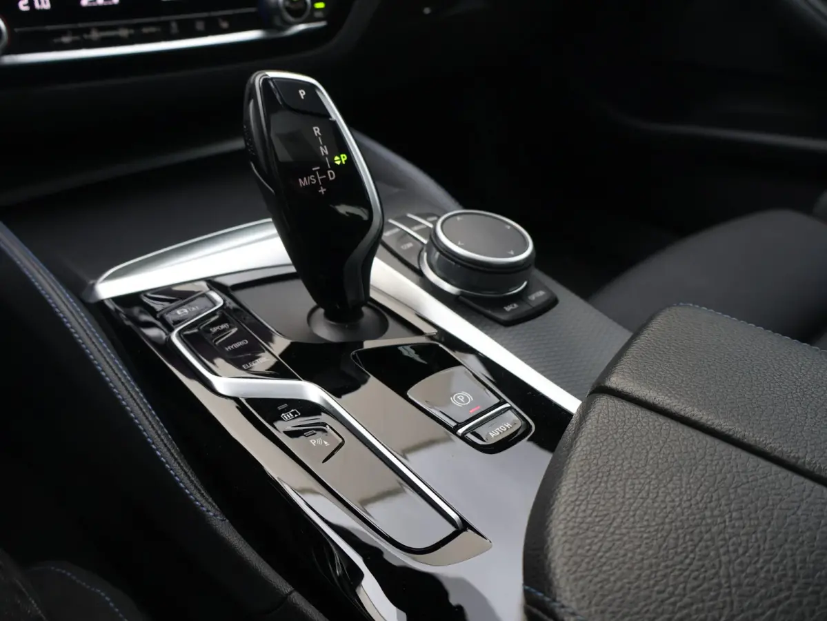 545e xDrive Business Edition Plus | 95% | M Sportpakket | Stuurwielrand verwarmd | Achteruitrijcamera | Active Cruise Control | Head-Up | HiFi | Panoramadak |