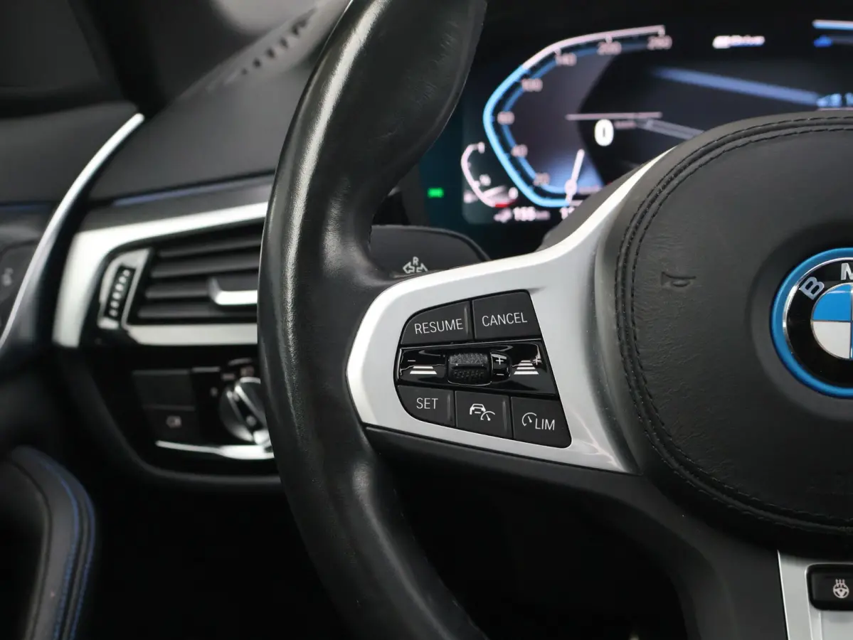 545e xDrive Business Edition Plus | 95% | M Sportpakket | Stuurwielrand verwarmd | Achteruitrijcamera | Active Cruise Control | Head-Up | HiFi | Panoramadak |