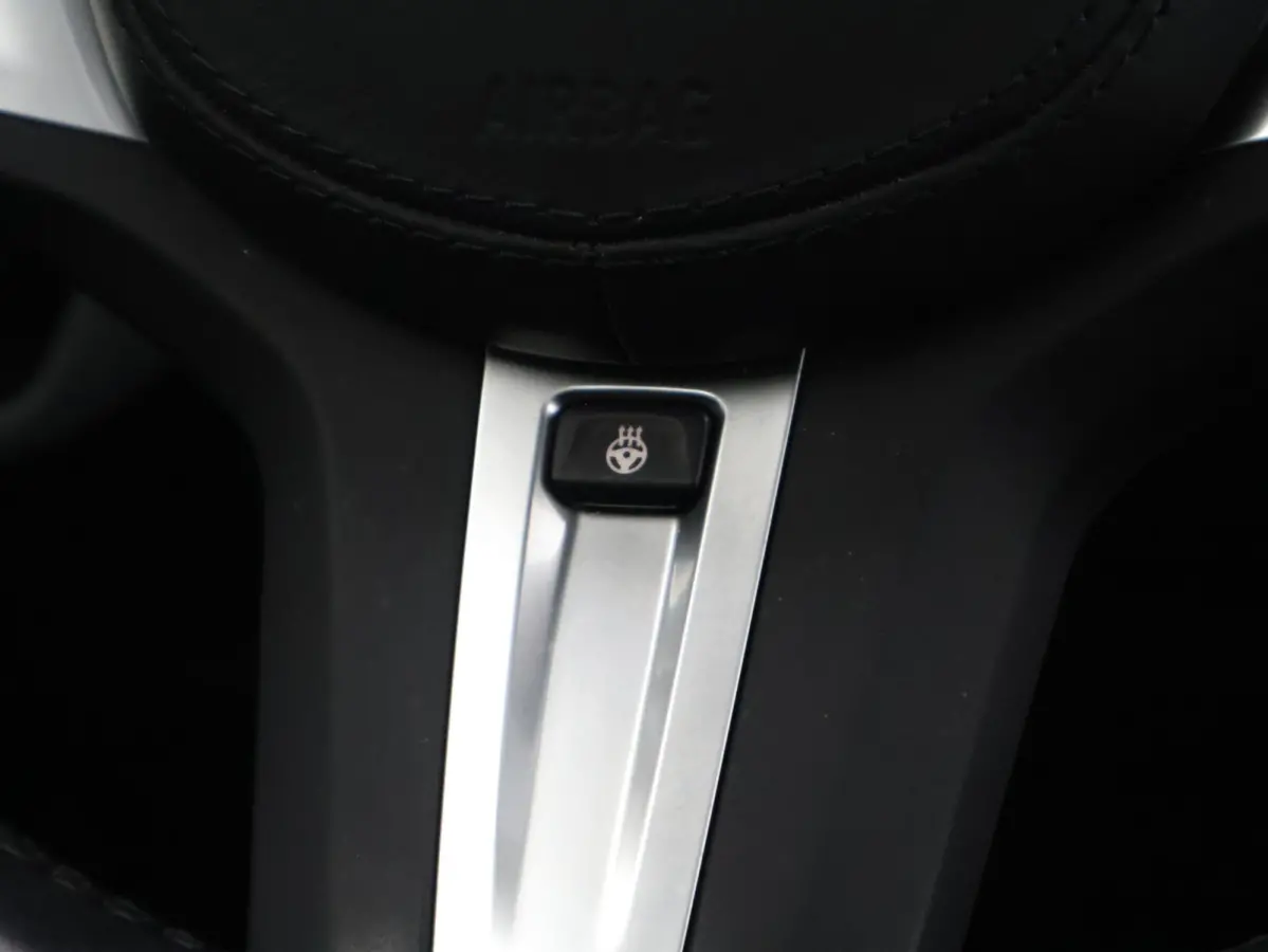 545e xDrive Business Edition Plus | 95% | M Sportpakket | Stuurwielrand verwarmd | Achteruitrijcamera | Active Cruise Control | Head-Up | HiFi | Panoramadak |