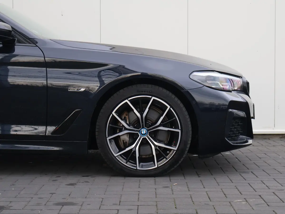 545e xDrive Business Edition Plus | 95% | M Sportpakket | Stuurwielrand verwarmd | Achteruitrijcamera | Active Cruise Control | Head-Up | HiFi | Panoramadak |