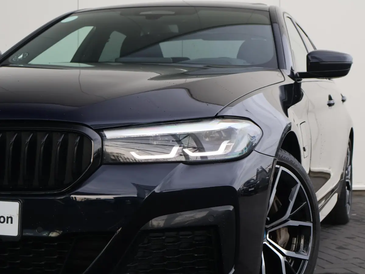 545e xDrive Business Edition Plus | 95% | M Sportpakket | Stuurwielrand verwarmd | Achteruitrijcamera | Active Cruise Control | Head-Up | HiFi | Panoramadak |
