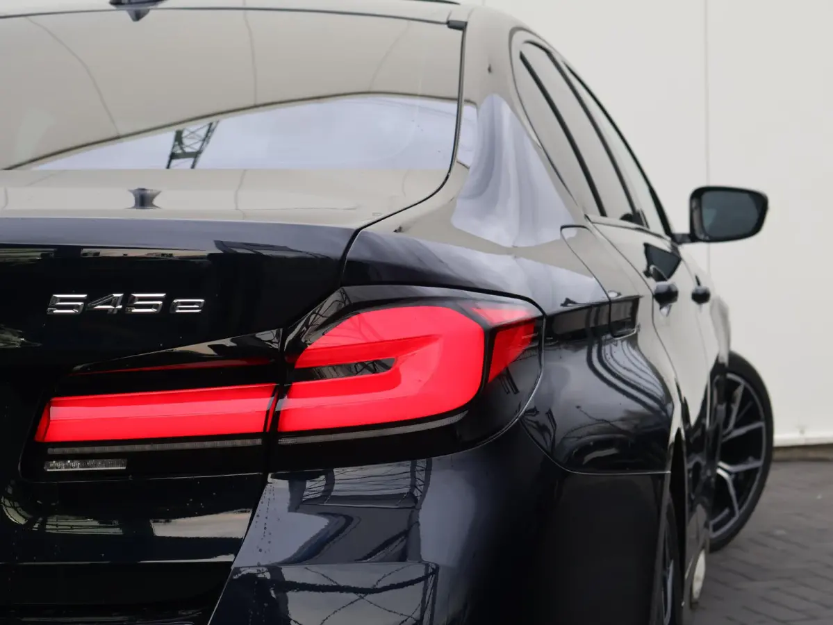 545e xDrive Business Edition Plus | 95% | M Sportpakket | Stuurwielrand verwarmd | Achteruitrijcamera | Active Cruise Control | Head-Up | HiFi | Panoramadak |