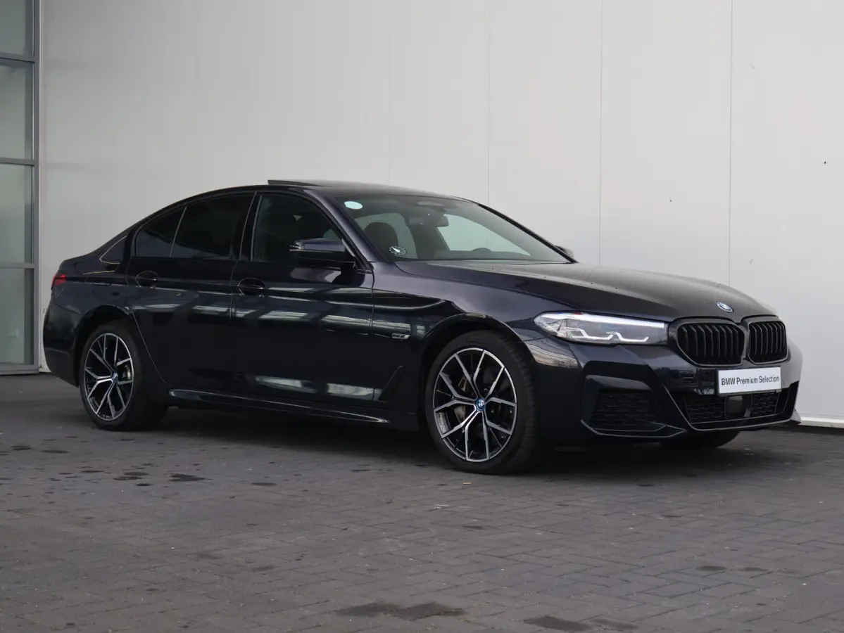 545e xDrive Business Edition Plus | 95% | M Sportpakket | Stuurwielrand verwarmd | Achteruitrijcamera | Active Cruise Control | Head-Up | HiFi | Panoramadak |