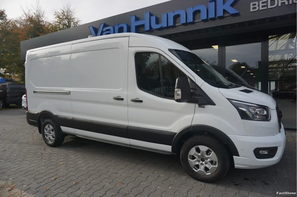350L L3H2 Limited AUT-10 RWD 165PK BPM VRIJ 3.5T Trekhaak, Navi, Adap. Cruise, 360° Cam!! NR. A190