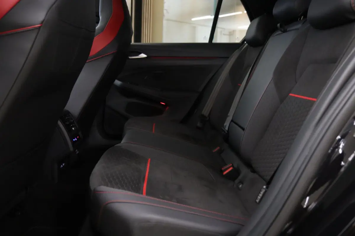 2.0 TSI GTI CLUBSPORT BLACKSTYLE /PANO/HK/SPECIAL/CAM/CARPLAY/IQ/VOLL