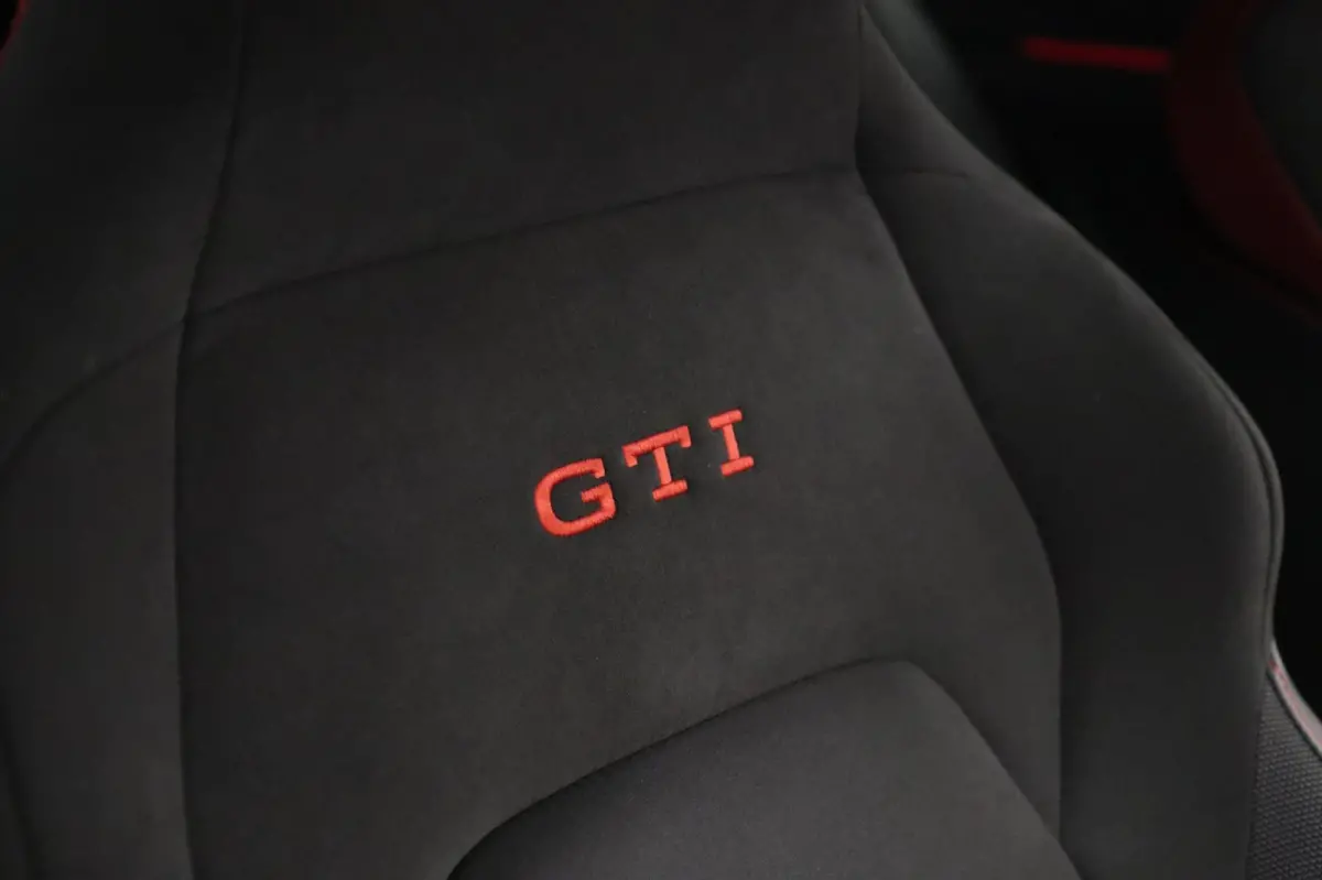 2.0 TSI GTI CLUBSPORT BLACKSTYLE /PANO/HK/SPECIAL/CAM/CARPLAY/IQ/VOLL