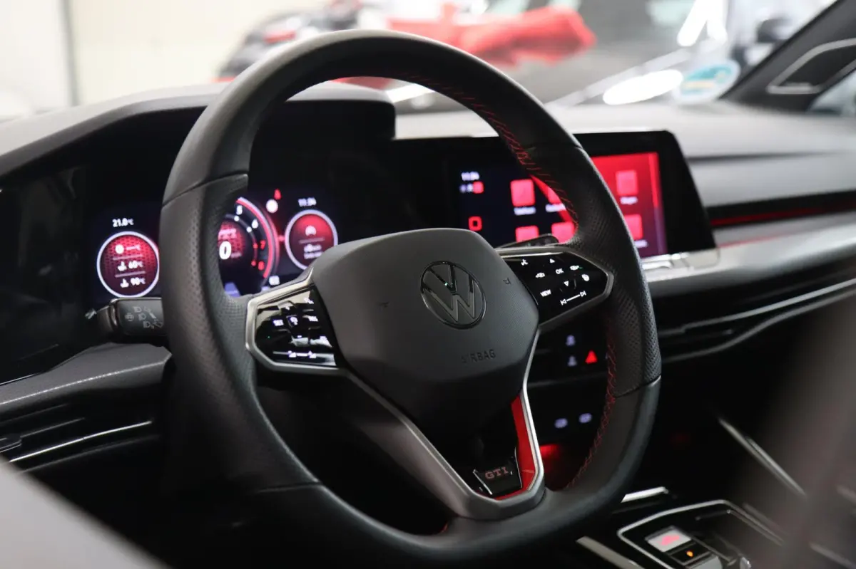 2.0 TSI GTI CLUBSPORT BLACKSTYLE /PANO/HK/SPECIAL/CAM/CARPLAY/IQ/VOLL