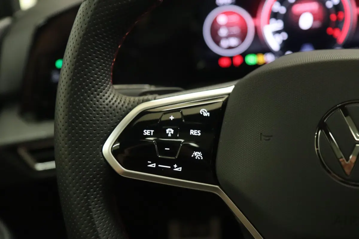 2.0 TSI GTI CLUBSPORT BLACKSTYLE /PANO/HK/SPECIAL/CAM/CARPLAY/IQ/VOLL