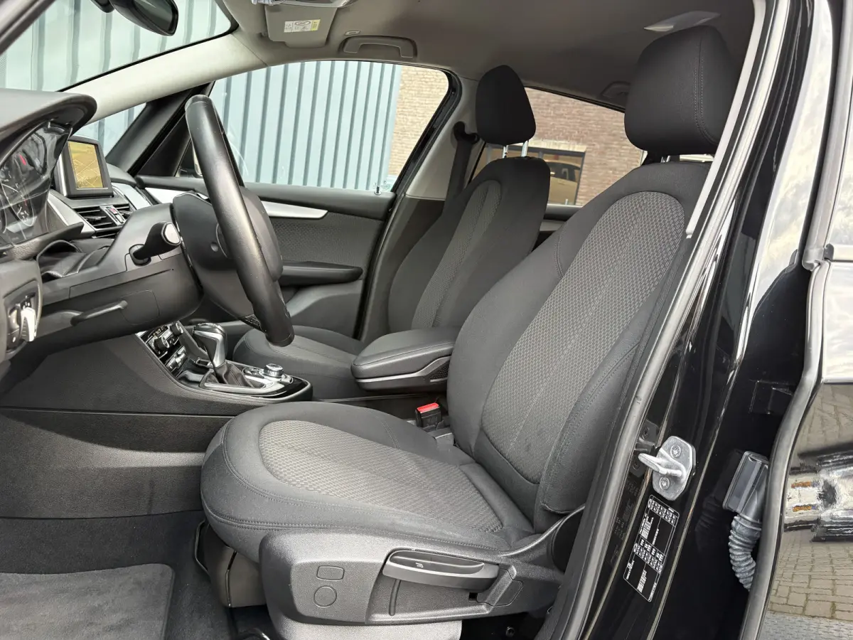 218i Business | 18'' | Parkeersensoren V&A | Stoelverw. | Navi | Prijs Rijklaar!!