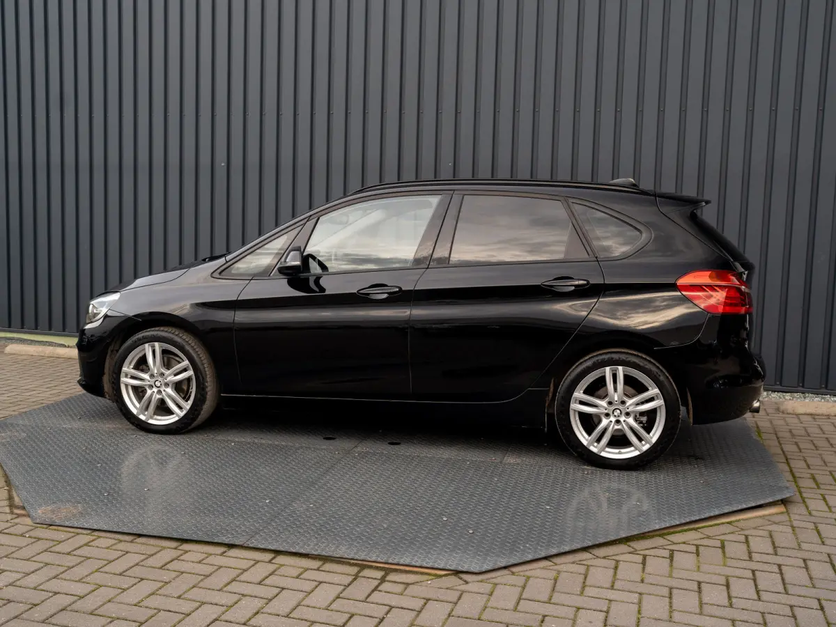 218i Business | 18'' | Parkeersensoren V&A | Stoelverw. | Navi | Prijs Rijklaar!!