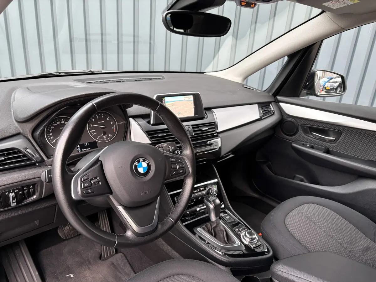 218i Business | 18'' | Parkeersensoren V&A | Stoelverw. | Navi | Prijs Rijklaar!!