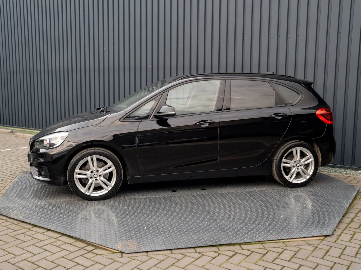 218i Business | 18'' | Parkeersensoren V&A | Stoelverw. | Navi | Prijs Rijklaar!!