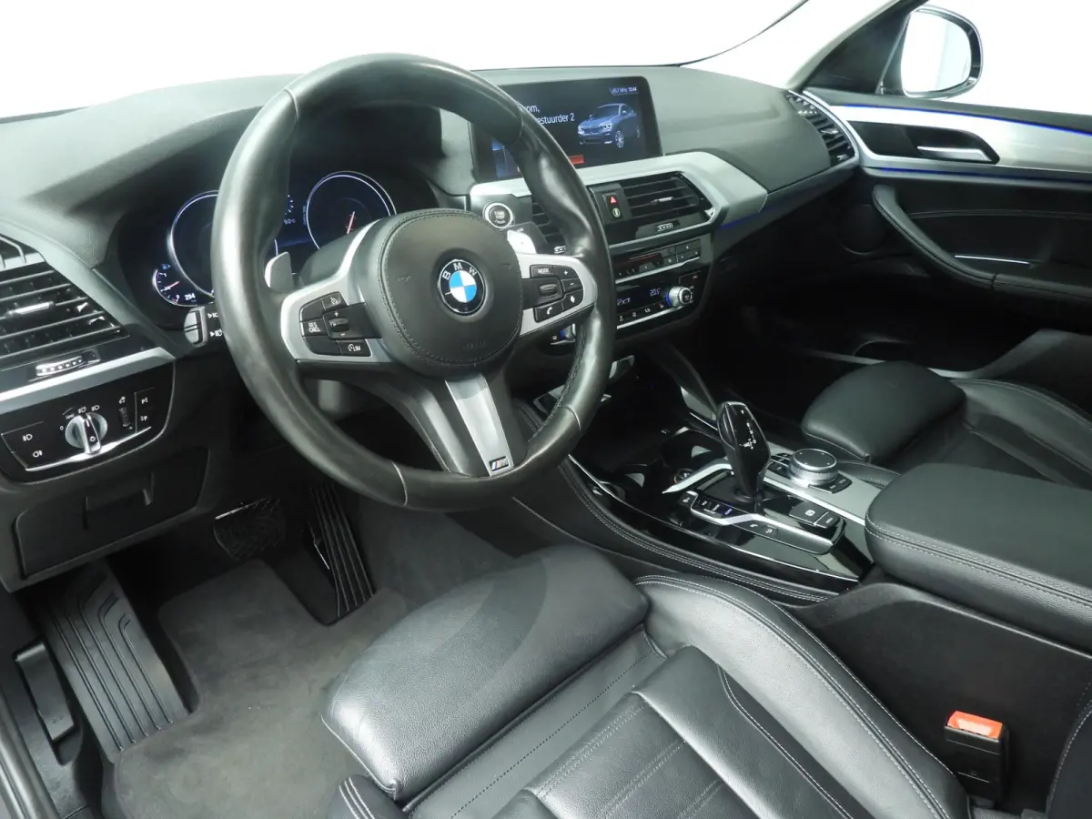 xDrive30i | LED | Leder | HUD | Trekhaak | Sportstoelen | Keyles go | Hifi speakers | Alu 19 inch