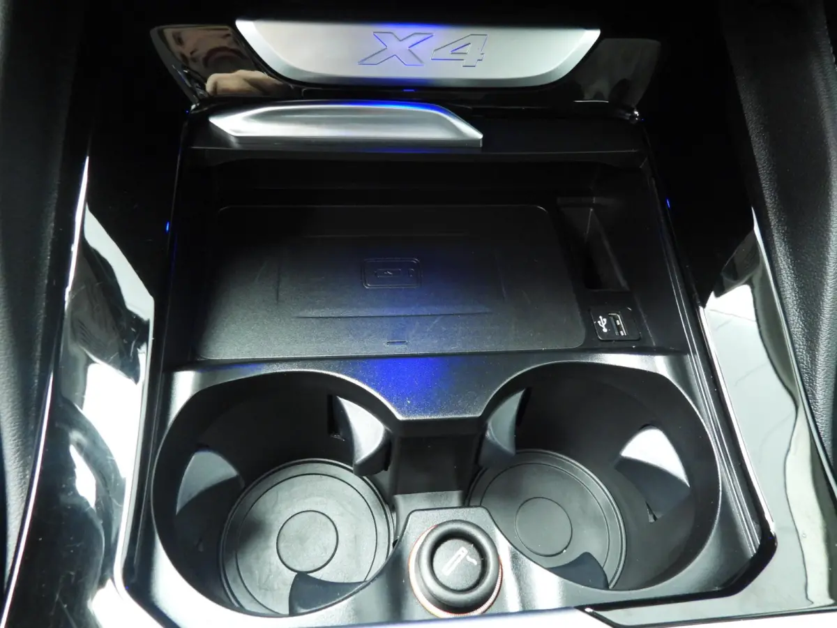 xDrive30i | LED | Leder | HUD | Trekhaak | Sportstoelen | Keyles go | Hifi speakers | Alu 19 inch