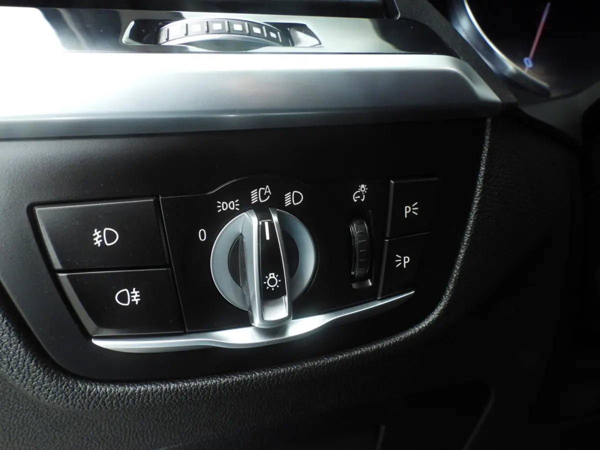 xDrive30i | LED | Leder | HUD | Trekhaak | Sportstoelen | Keyles go | Hifi speakers | Alu 19 inch
