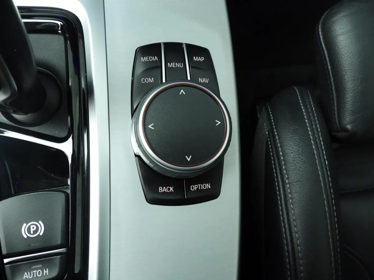 xDrive30i | LED | Leder | HUD | Trekhaak | Sportstoelen | Keyles go | Hifi speakers | Alu 19 inch