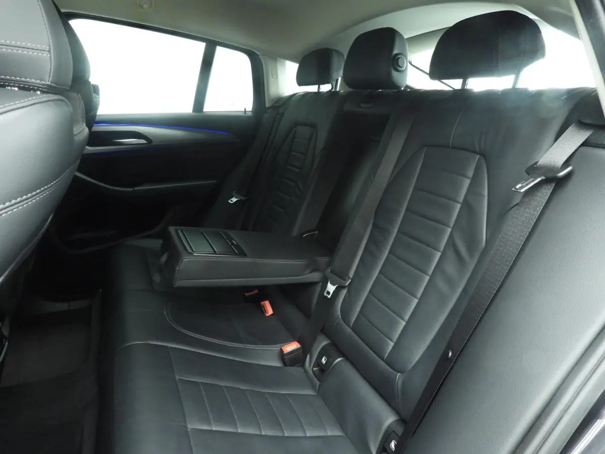 xDrive30i | LED | Leder | HUD | Trekhaak | Sportstoelen | Keyles go | Hifi speakers | Alu 19 inch