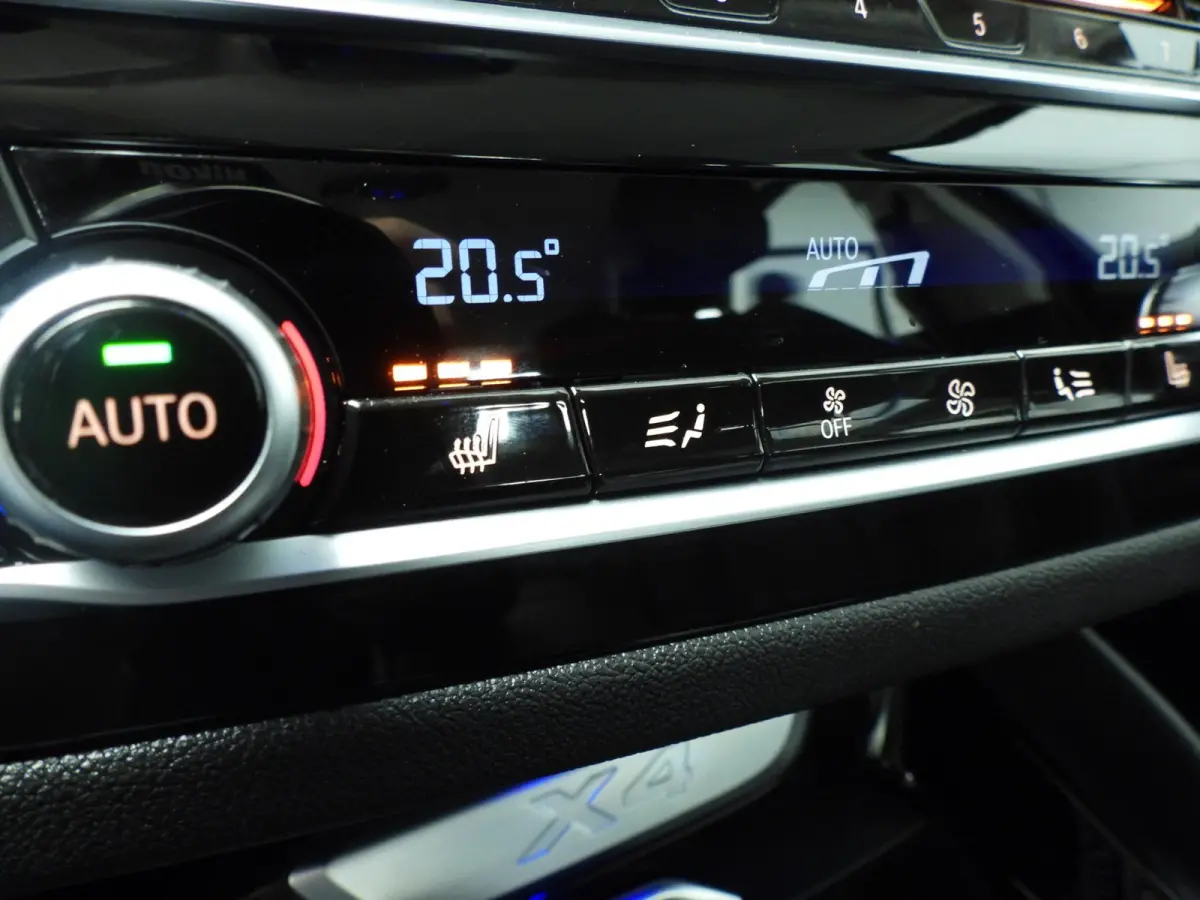 xDrive30i | LED | Leder | HUD | Trekhaak | Sportstoelen | Keyles go | Hifi speakers | Alu 19 inch
