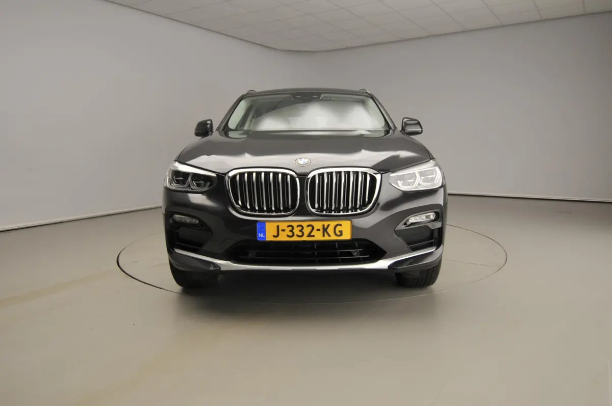 xDrive30i | LED | Leder | HUD | Trekhaak | Sportstoelen | Keyles go | Hifi speakers | Alu 19 inch