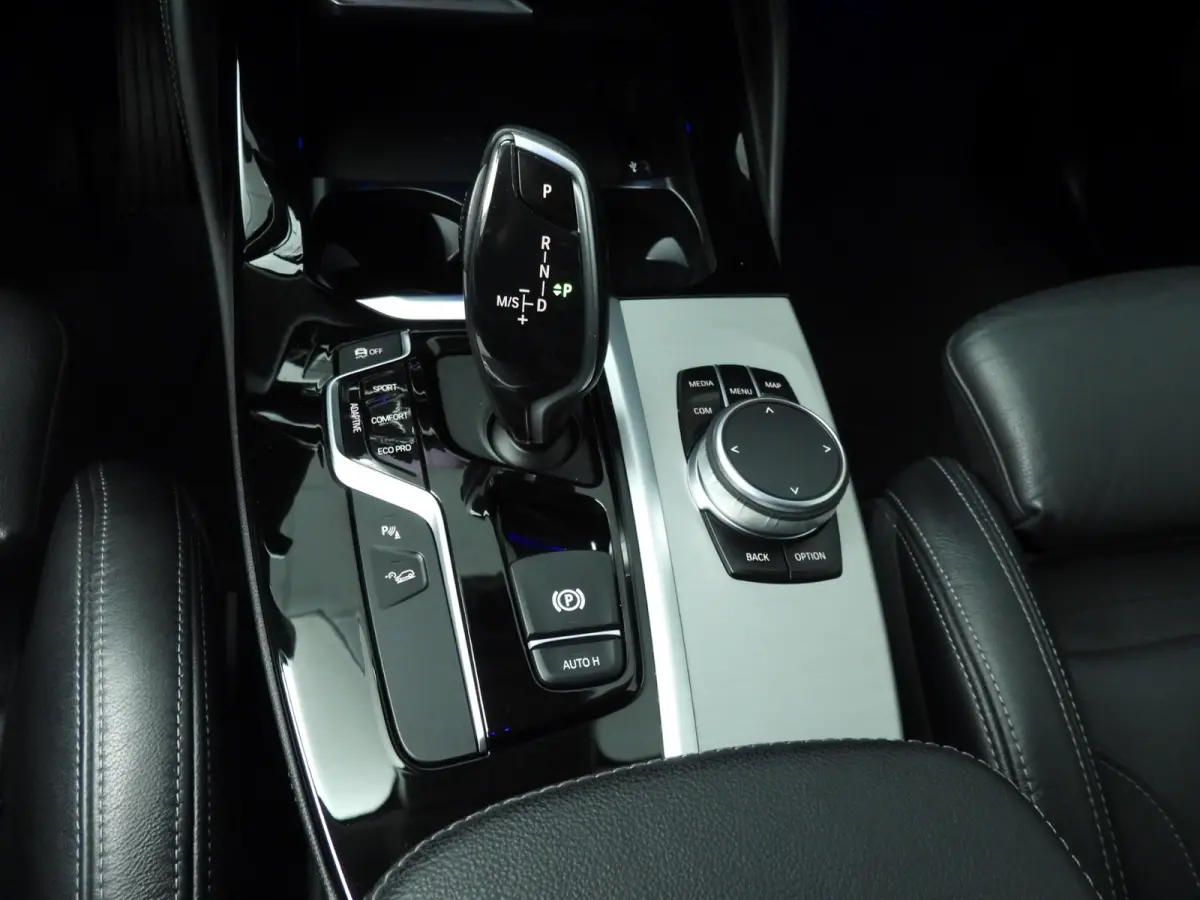 xDrive30i | LED | Leder | HUD | Trekhaak | Sportstoelen | Keyles go | Hifi speakers | Alu 19 inch