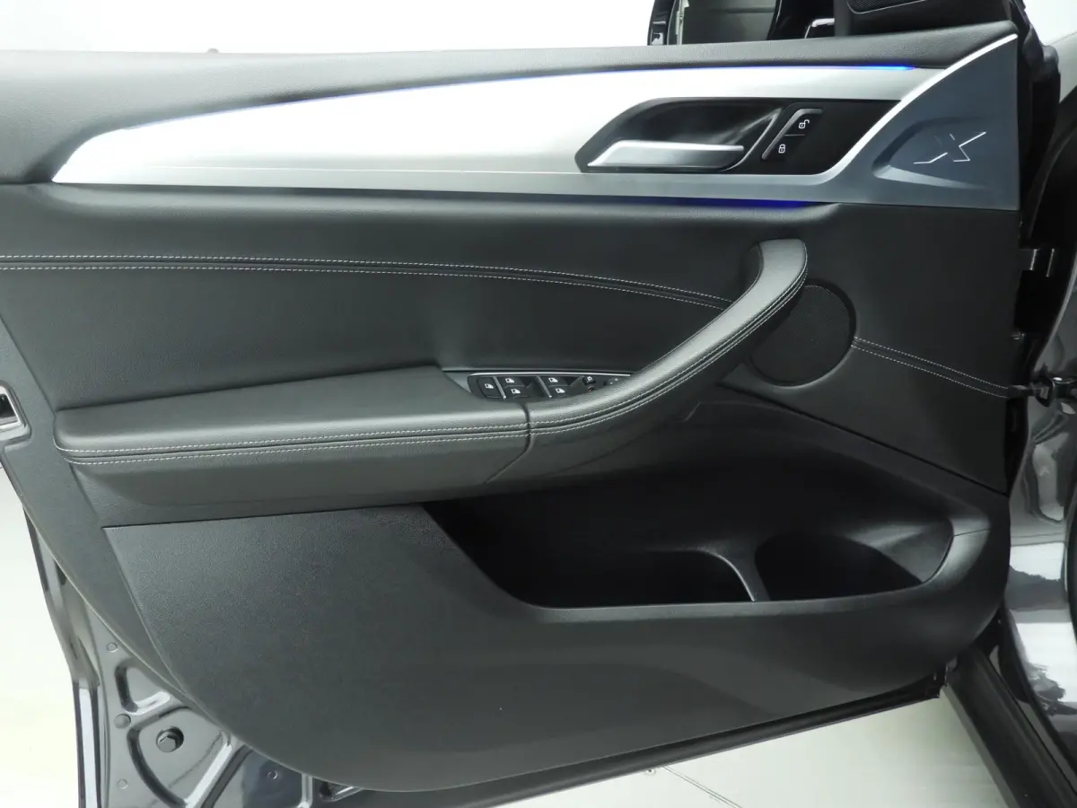 xDrive30i | LED | Leder | HUD | Trekhaak | Sportstoelen | Keyles go | Hifi speakers | Alu 19 inch
