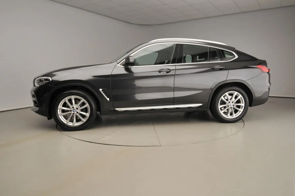 xDrive30i | LED | Leder | HUD | Trekhaak | Sportstoelen | Keyles go | Hifi speakers | Alu 19 inch