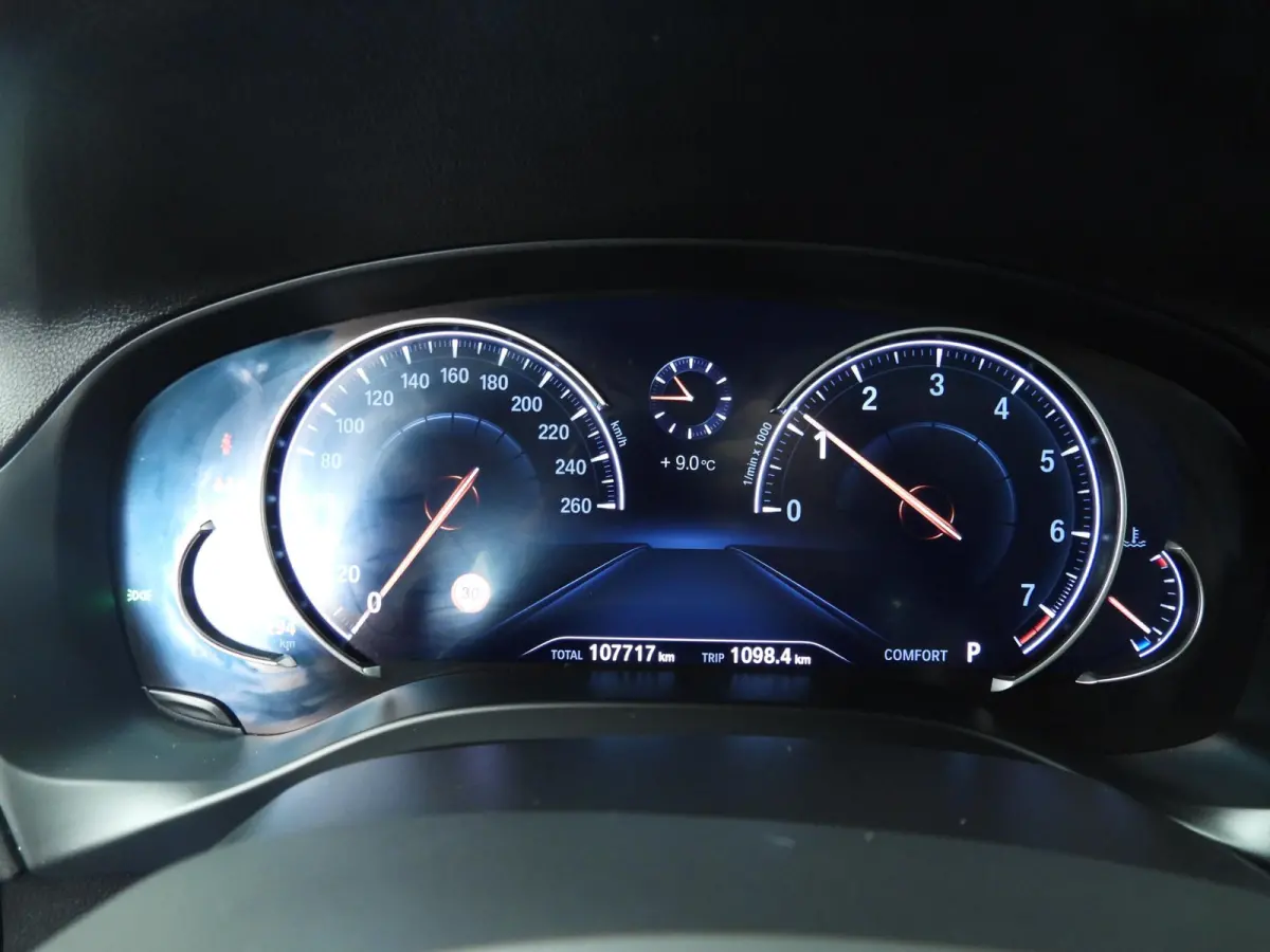 xDrive30i | LED | Leder | HUD | Trekhaak | Sportstoelen | Keyles go | Hifi speakers | Alu 19 inch
