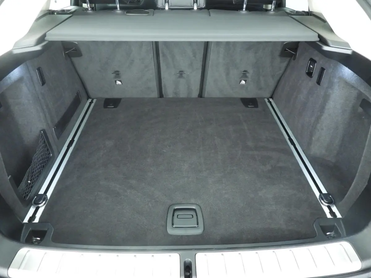 xDrive30i | LED | Leder | HUD | Trekhaak | Sportstoelen | Keyles go | Hifi speakers | Alu 19 inch