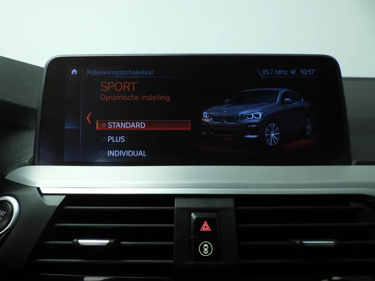 xDrive30i | LED | Leder | HUD | Trekhaak | Sportstoelen | Keyles go | Hifi speakers | Alu 19 inch