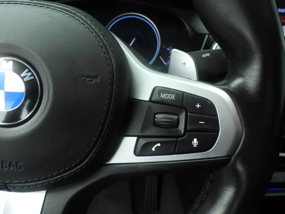 xDrive30i | LED | Leder | HUD | Trekhaak | Sportstoelen | Keyles go | Hifi speakers | Alu 19 inch