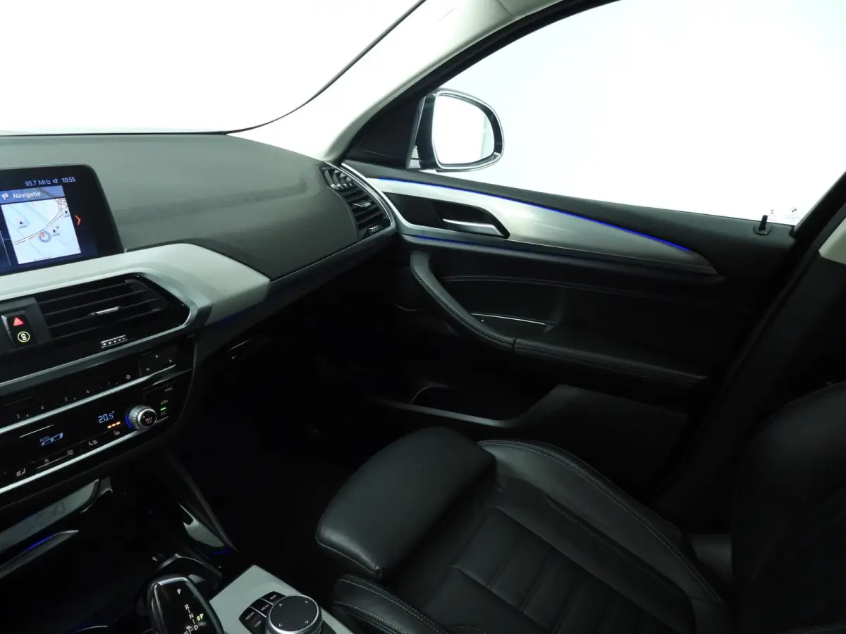 xDrive30i | LED | Leder | HUD | Trekhaak | Sportstoelen | Keyles go | Hifi speakers | Alu 19 inch