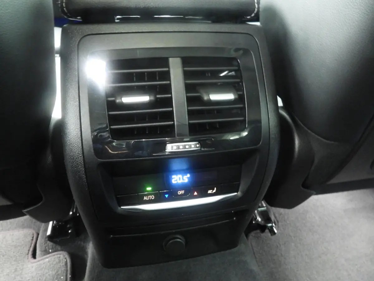 xDrive30i | LED | Leder | HUD | Trekhaak | Sportstoelen | Keyles go | Hifi speakers | Alu 19 inch