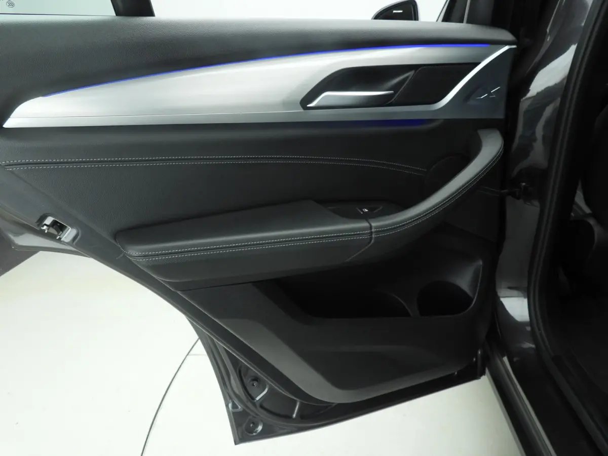xDrive30i | LED | Leder | HUD | Trekhaak | Sportstoelen | Keyles go | Hifi speakers | Alu 19 inch