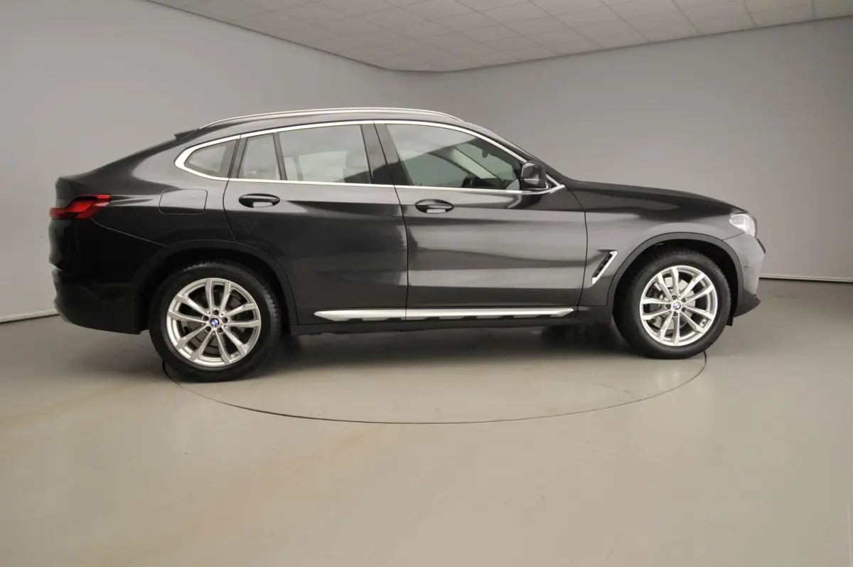 xDrive30i | LED | Leder | HUD | Trekhaak | Sportstoelen | Keyles go | Hifi speakers | Alu 19 inch