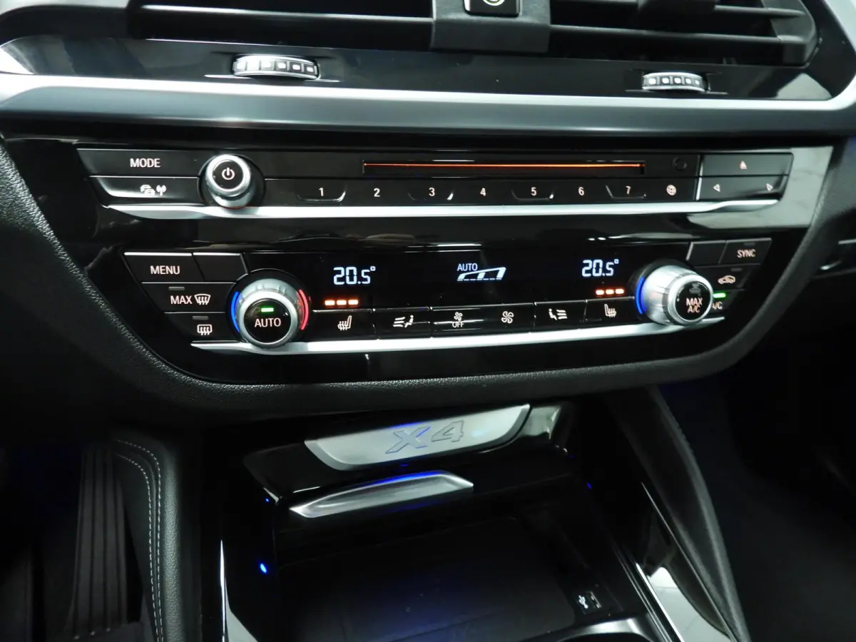 xDrive30i | LED | Leder | HUD | Trekhaak | Sportstoelen | Keyles go | Hifi speakers | Alu 19 inch